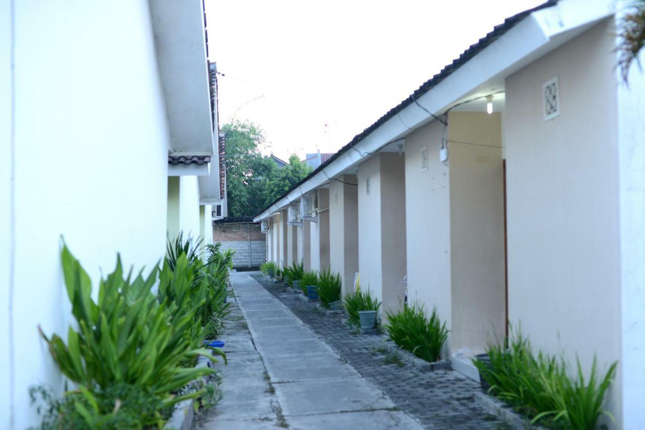 Reddoorz Syariah Plus Near Banyuwangi Airport Ngoại thất bức ảnh