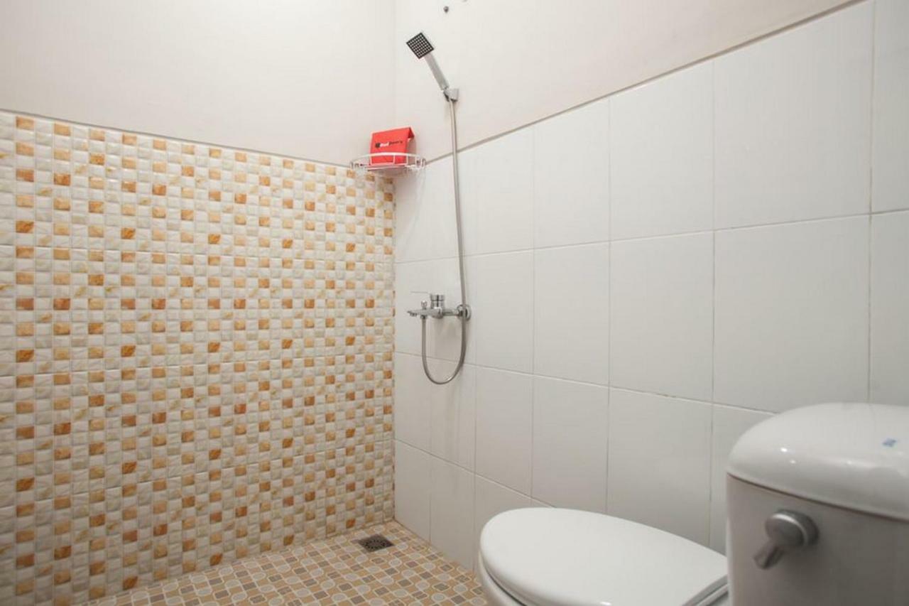 Reddoorz Syariah Plus Near Banyuwangi Airport Phòng bức ảnh