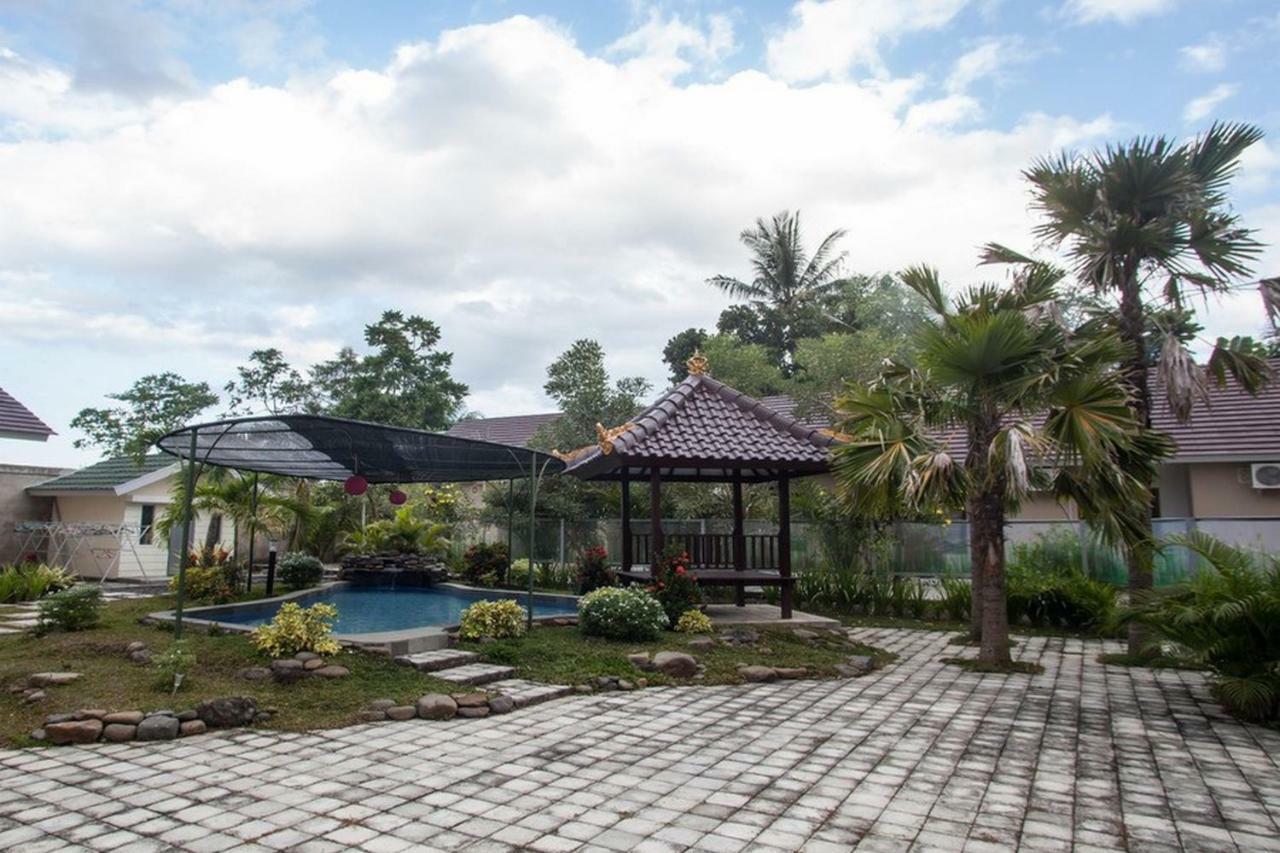 Reddoorz Syariah Plus Near Banyuwangi Airport Ngoại thất bức ảnh